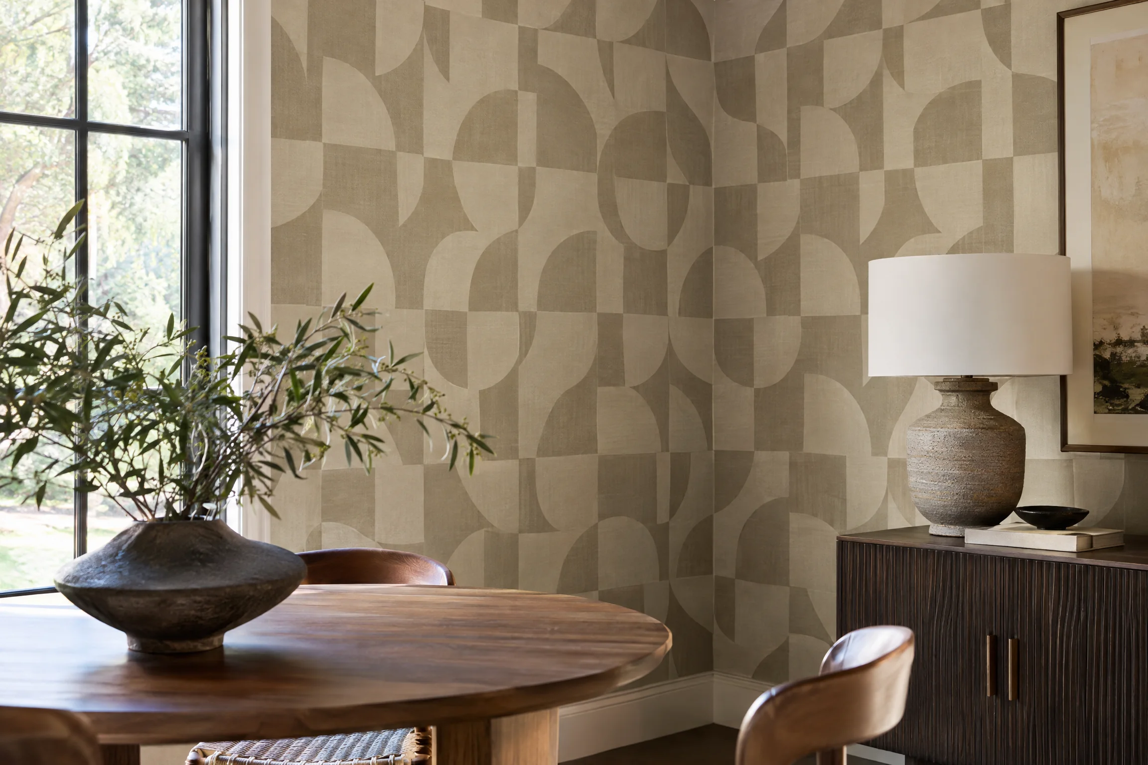 Geometric wallcovering in a dining nook